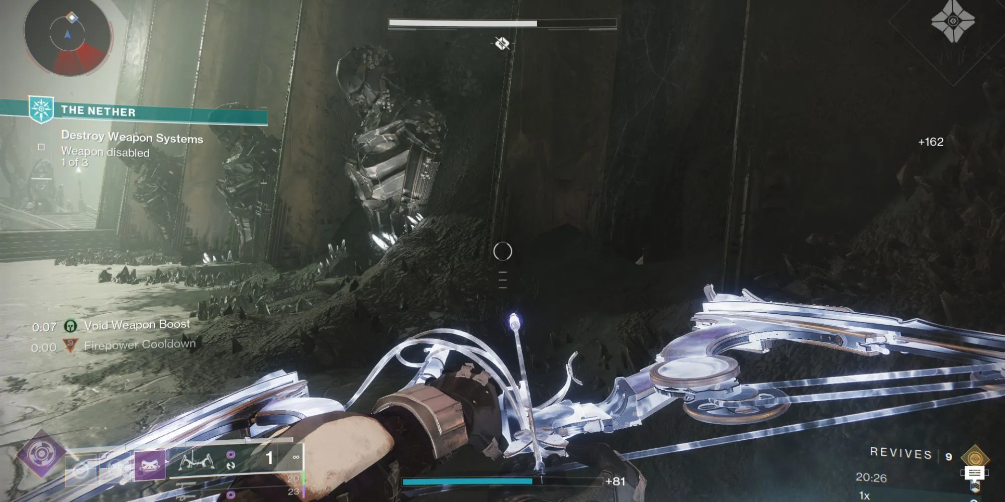 Vị trí quân cờ bí ẩn Destiny 2 kẹt giữa các bức tượng Hive trong hành lang dẫn đến Court of Oryx ở Hall of Souls The Nether.