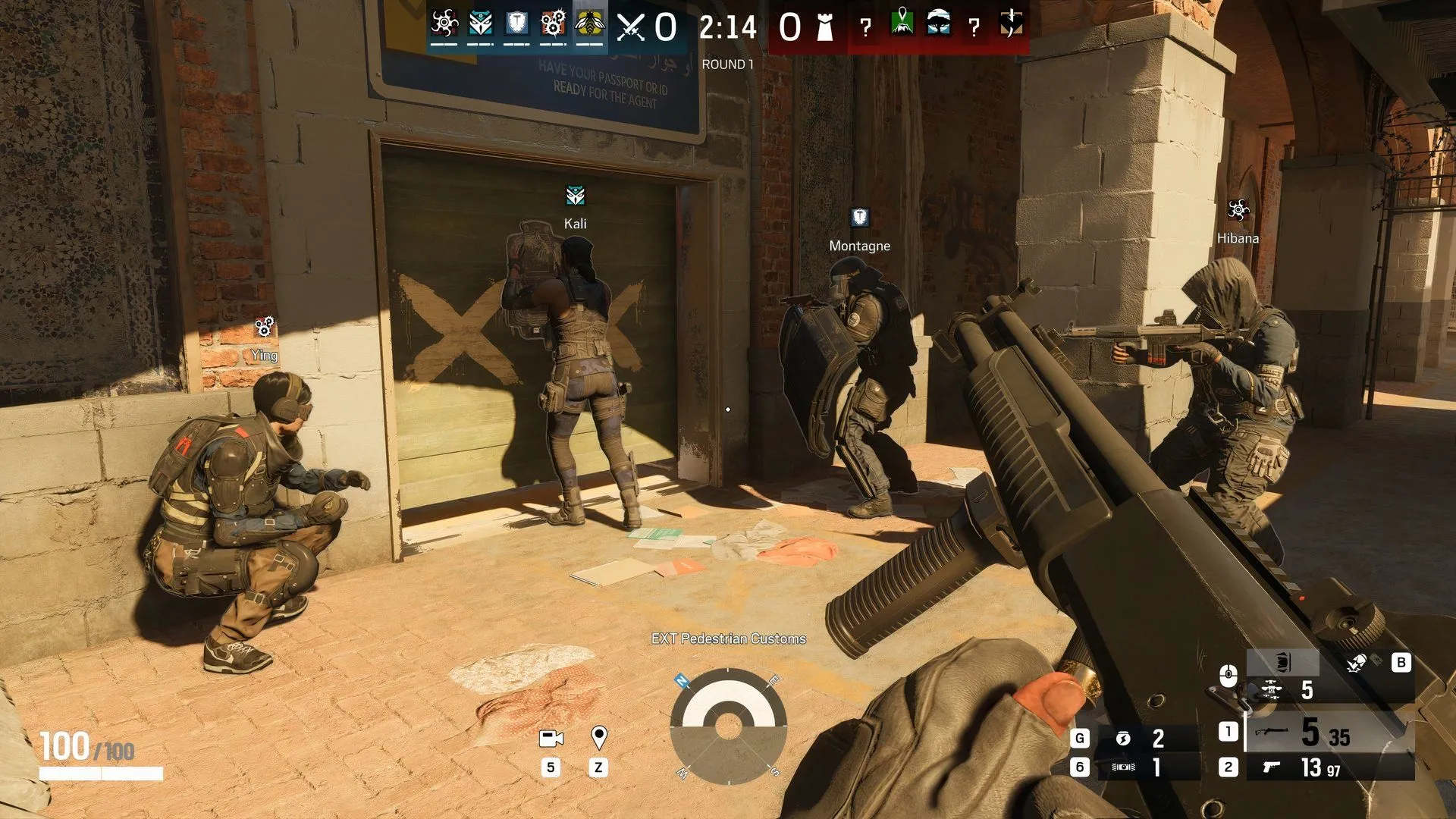 Cải thiện ánh sáng và đổ bóng trên bản đồ cũ trong Rainbow Six Siege X, thể hiện chi tiết môi trường và Operator phòng thủ
