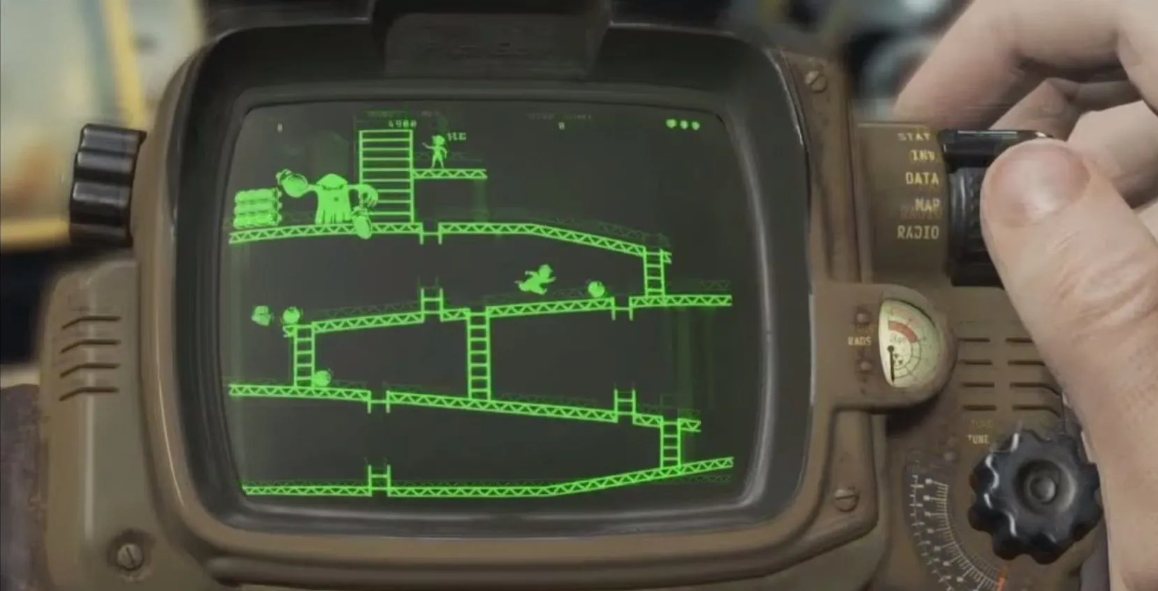 Minigame Red Menace lấy cảm hứng từ Donkey Kong trên thiết bị Pip-Boy của nhân vật chính trong Fallout 4